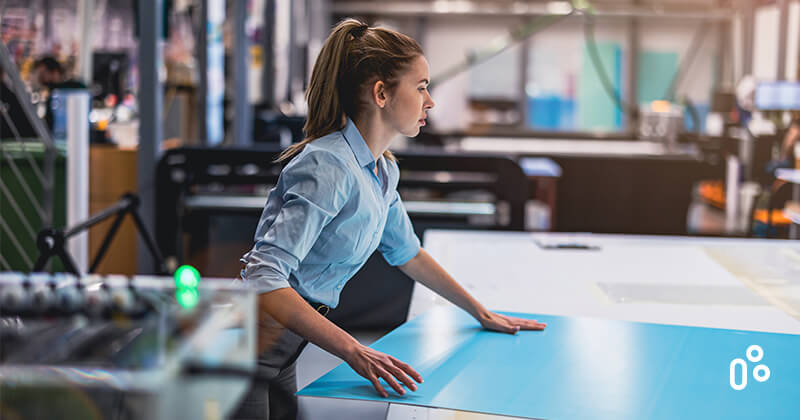 Telescopic columns for ergonomic industrial workstations